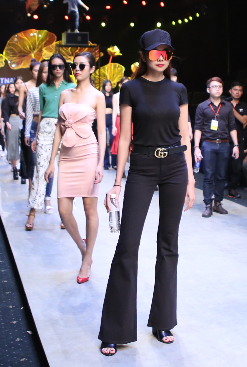 Thanh Hang mac sanh dieu tap catwalk anh 1