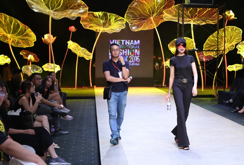 Thanh Hang mac sanh dieu tap catwalk anh 2