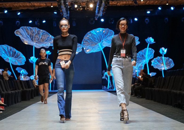 Thanh Hang mac sanh dieu tap catwalk anh 4