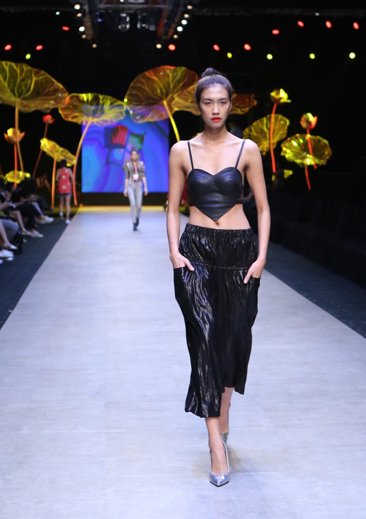 Thanh Hang mac sanh dieu tap catwalk anh 5