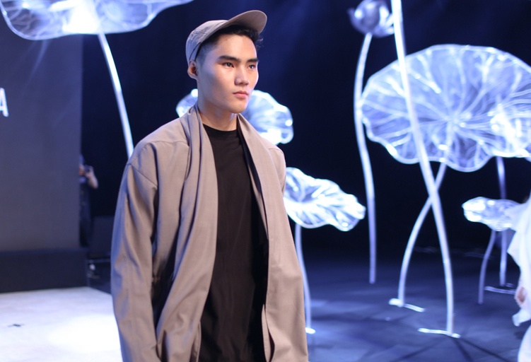 Thanh Hang mac sanh dieu tap catwalk anh 6