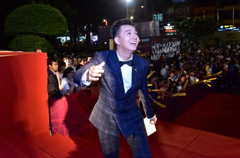 Diem My 9X goi cam tren tham do anh 9