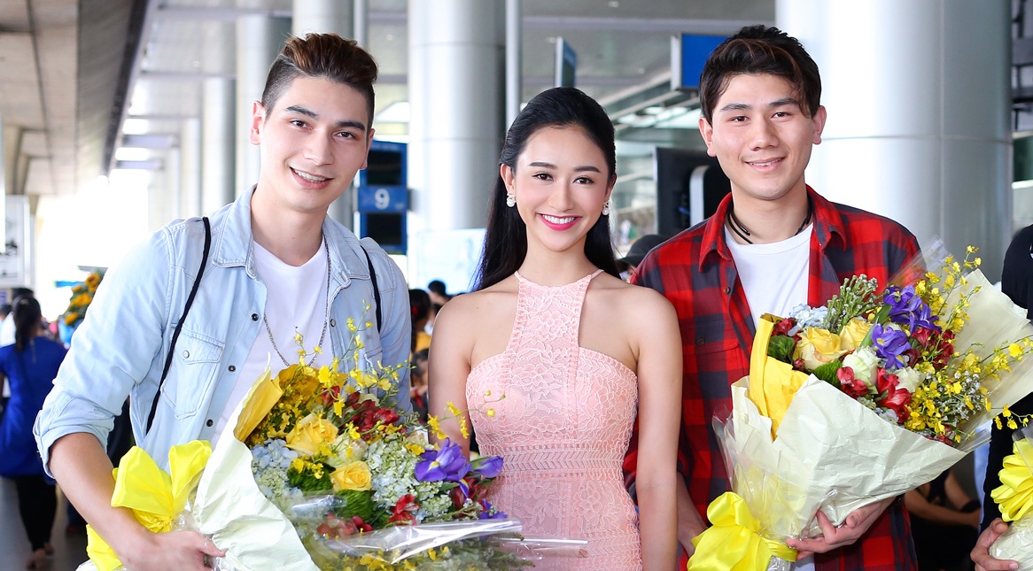 A hau Ha Thu ra san bay don nhom nhac Thai Lan hinh anh