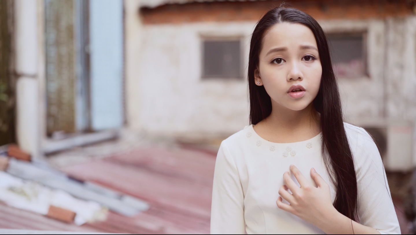 Me oi, dung bo con - Bui Ha My hinh anh