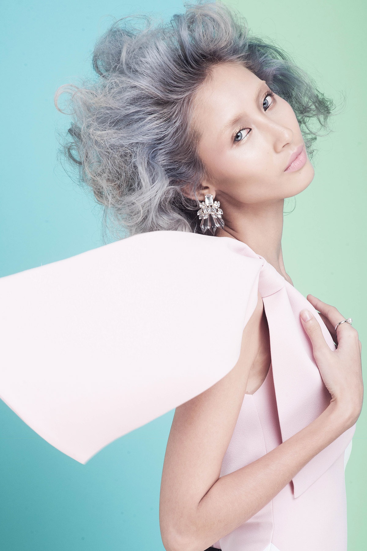 Hang Nguyen thanh lich voi mau pastel anh 6