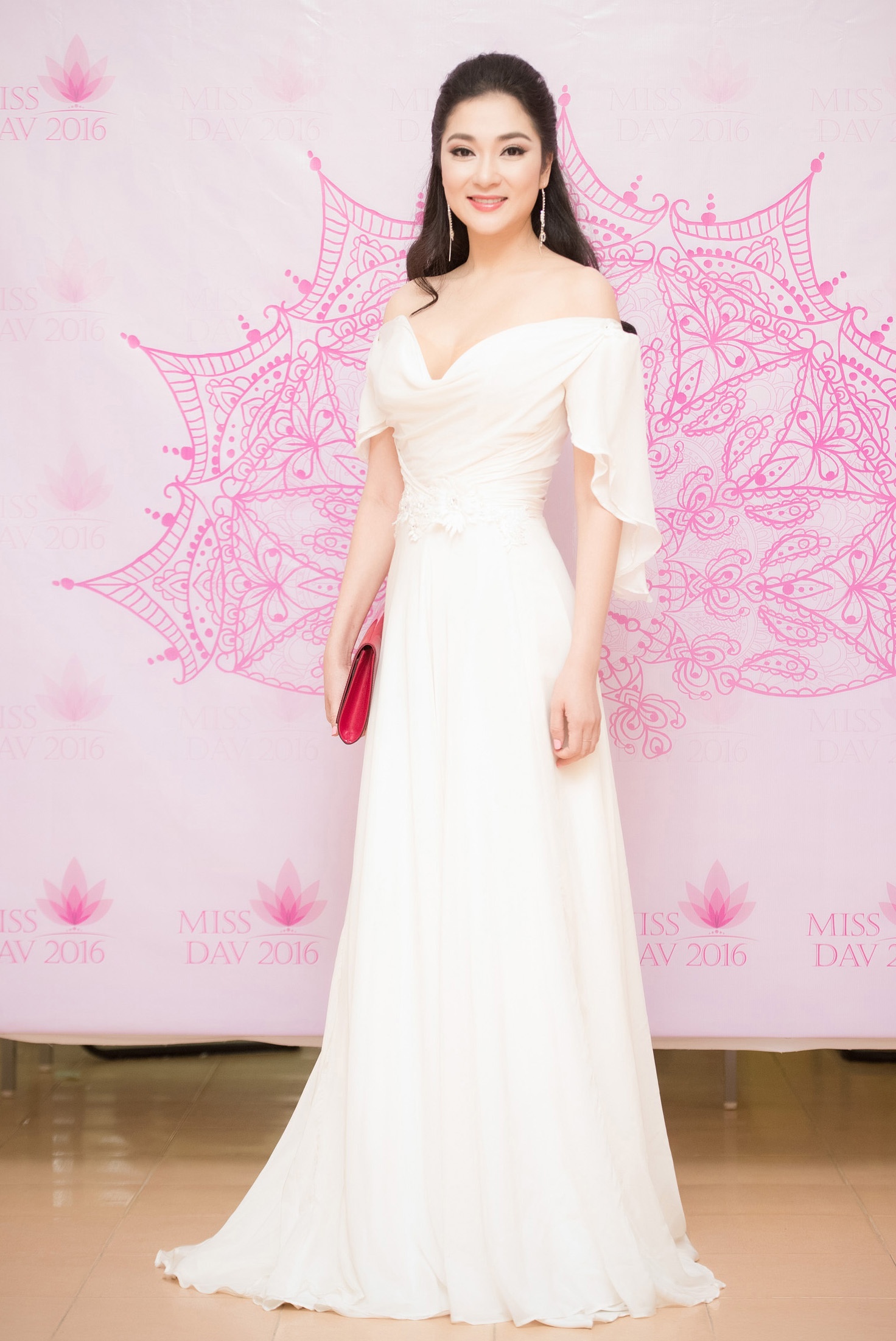 Nguyen Thi Huyen tai xuat anh 2