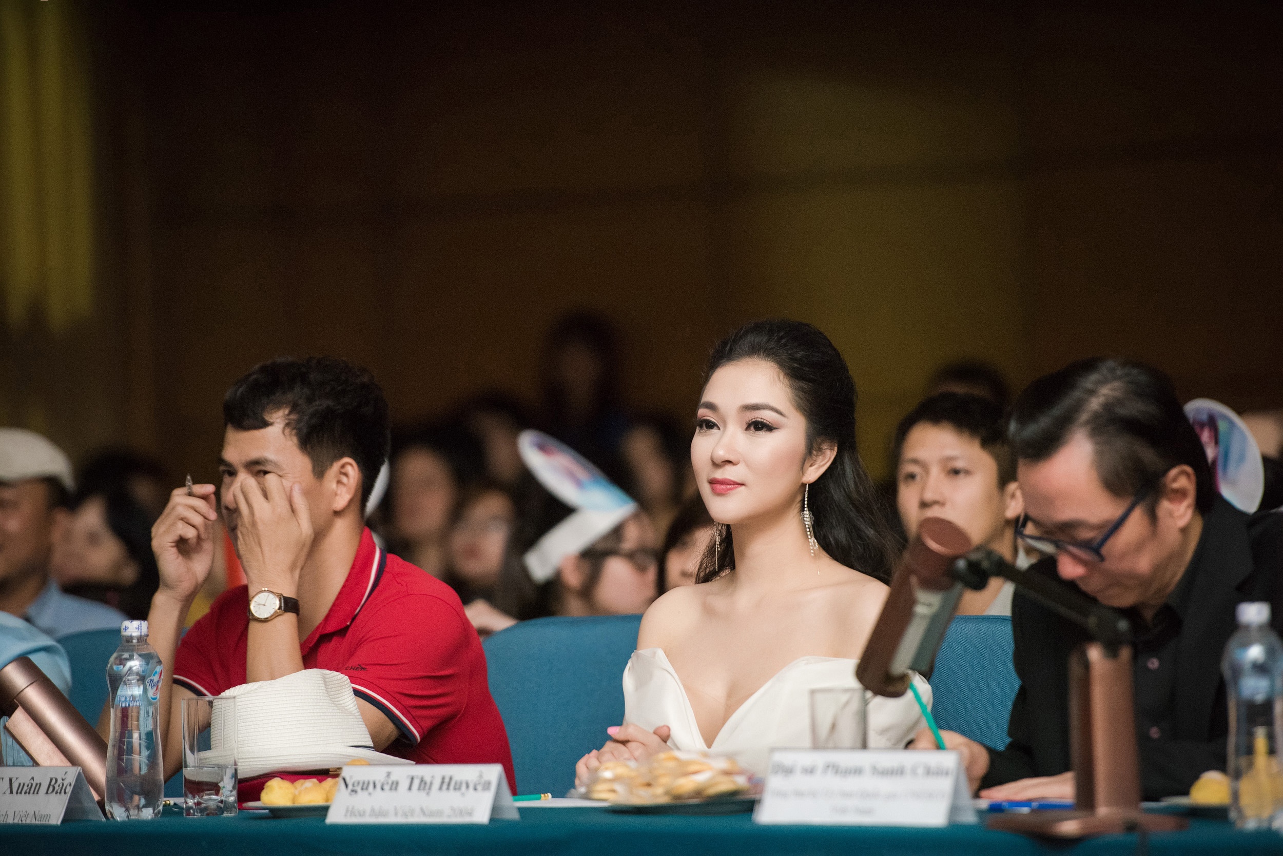 Nguyen Thi Huyen tai xuat anh 3