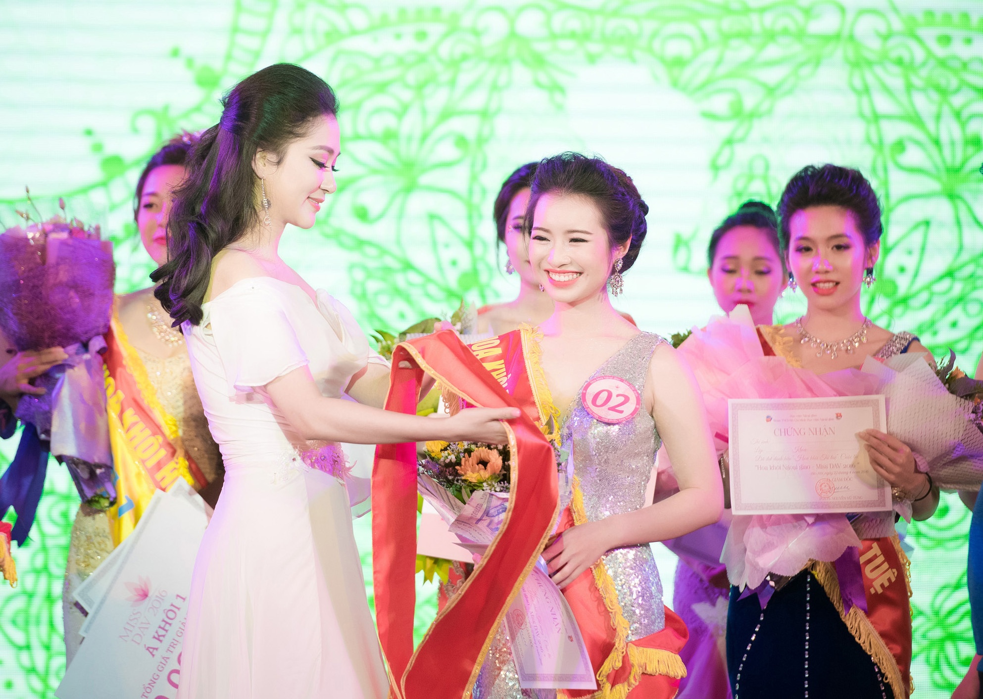 Nguyen Thi Huyen tai xuat anh 6