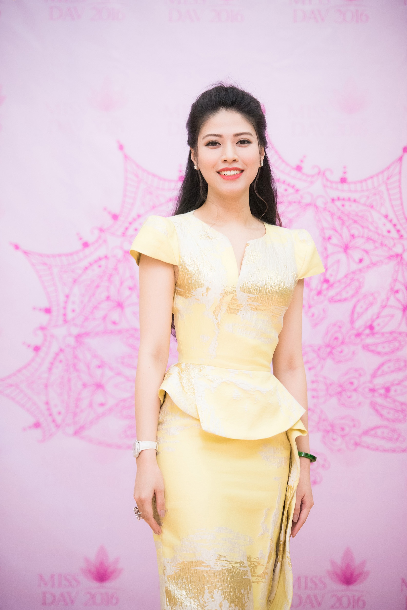 Nguyen Thi Huyen tai xuat anh 7