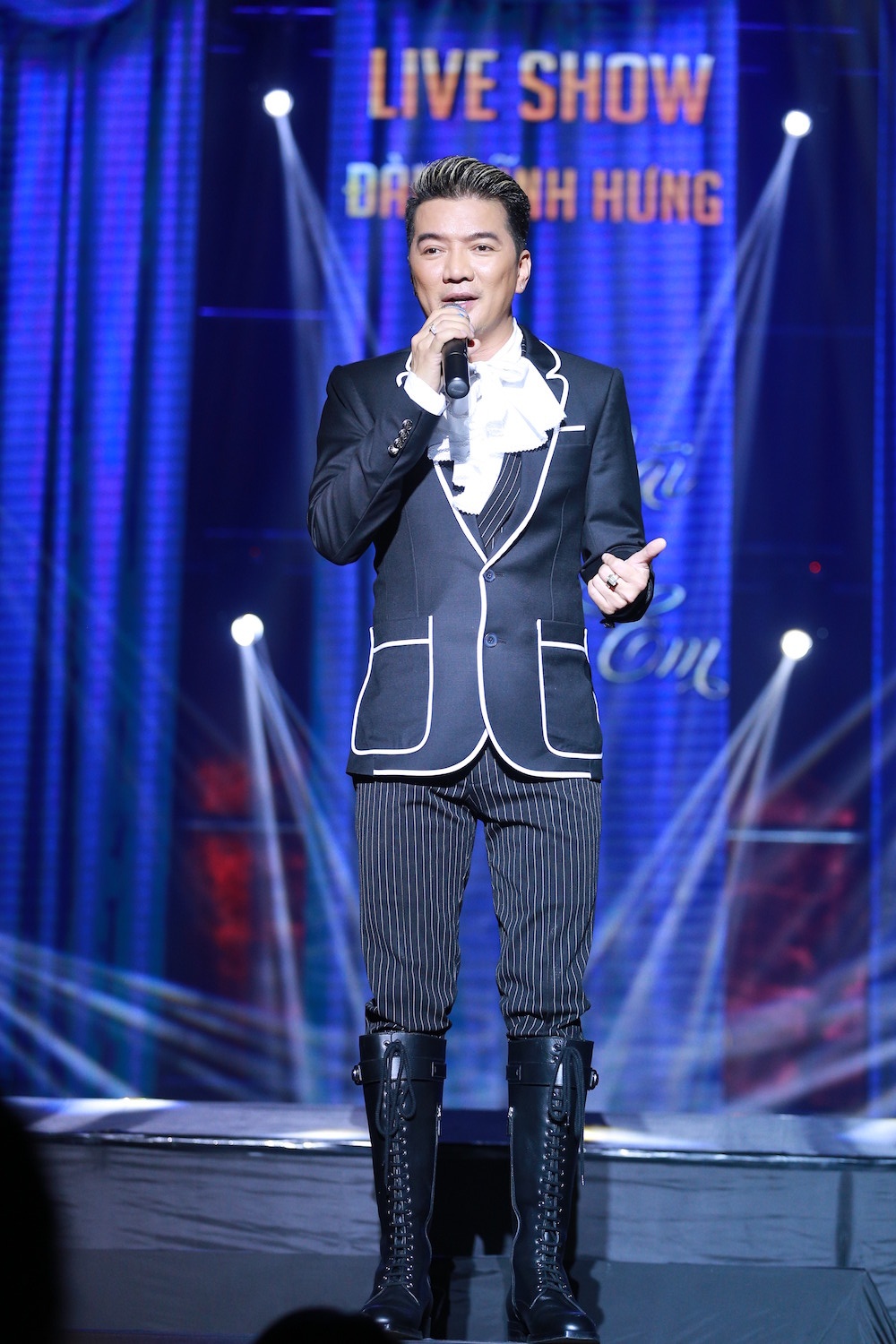 Live show Dam Vinh Hung tai Vinh anh 5