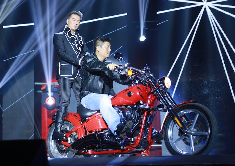 Live show Dam Vinh Hung tai Vinh anh 7