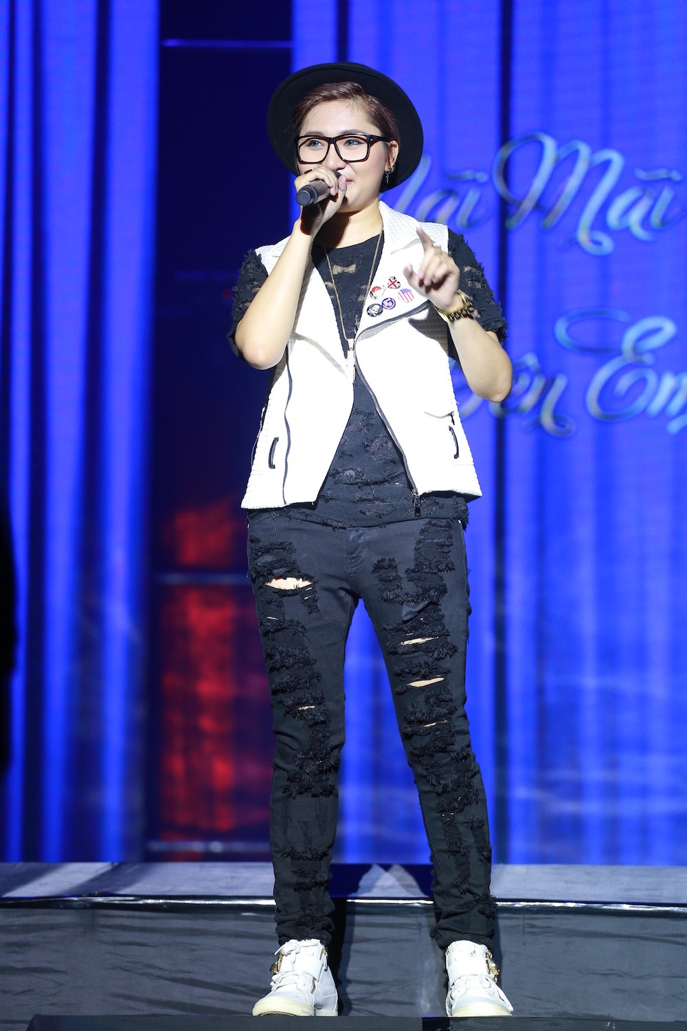 Live show Dam Vinh Hung tai Vinh anh 8