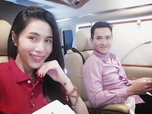 Cong Vinh tang Thuy Tien xe hop dat tien hinh anh