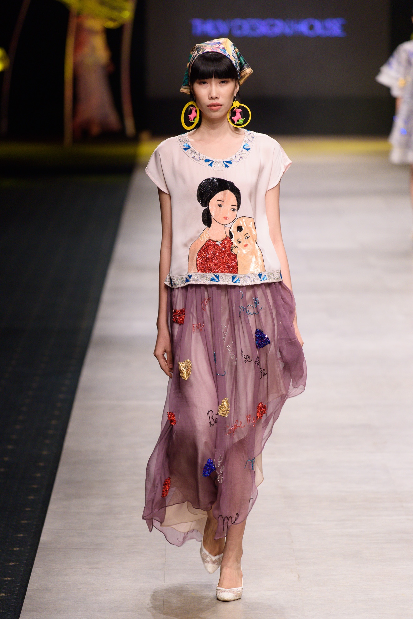 Phan Nhu Thao mang bau dien catwalk anh 3