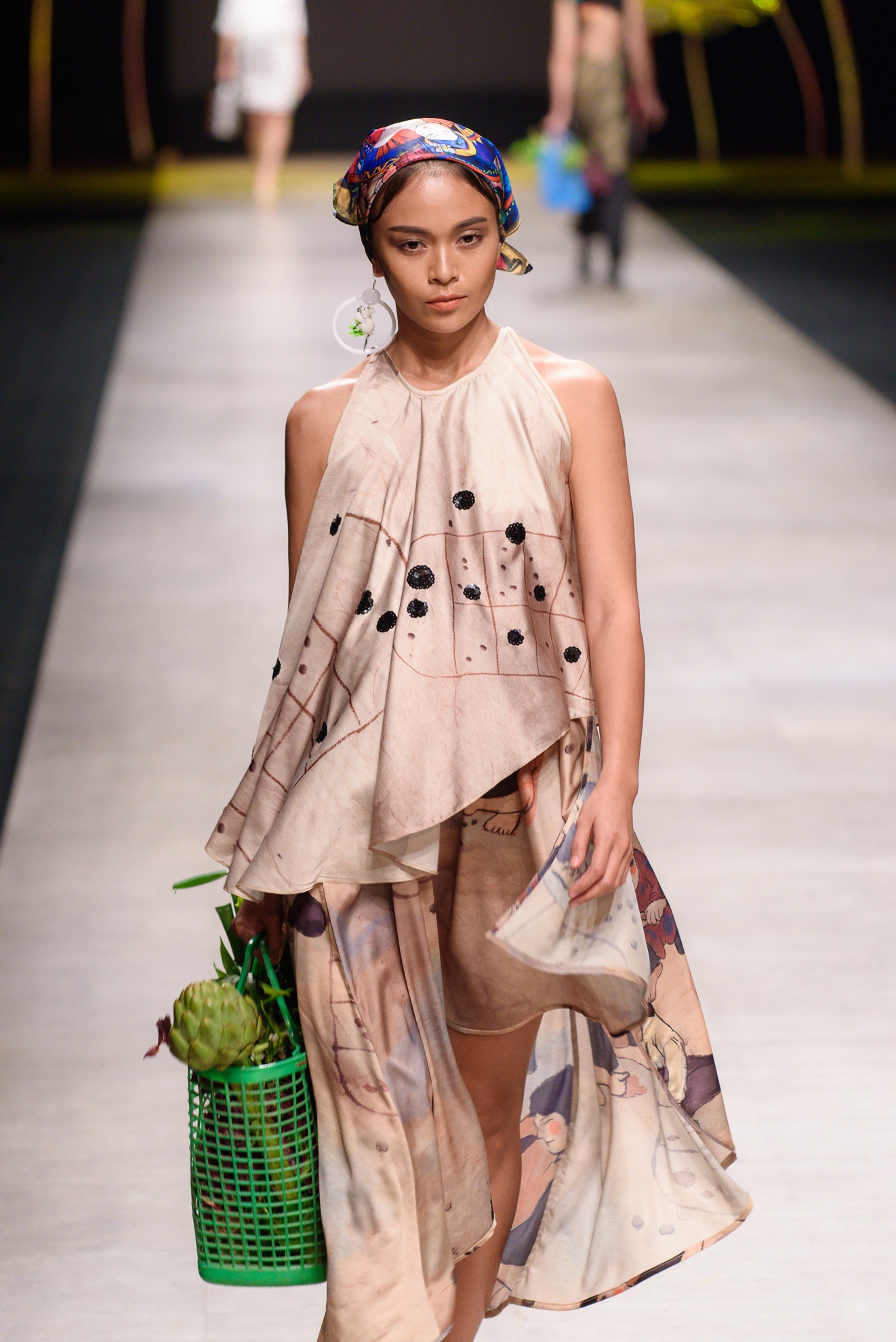 Phan Nhu Thao mang bau dien catwalk anh 6