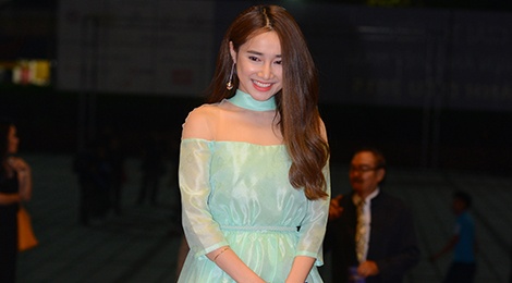 Nha Phuong, Ho Ngoc Ha mac dep nhat tuan qua hinh anh