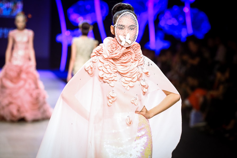 BST cua nha thiet ke Frederick Lee hinh anh