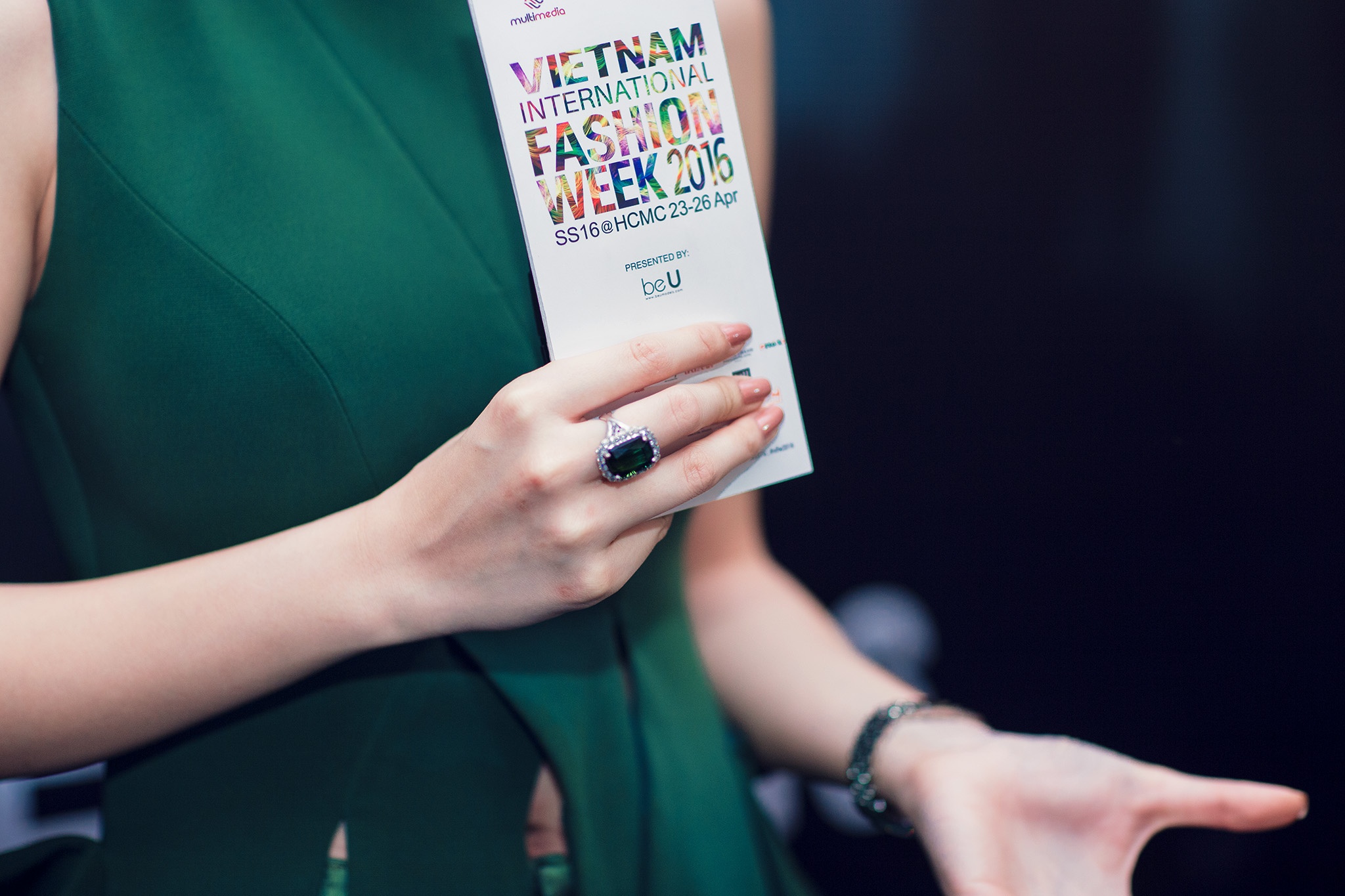 Angela Phương Trinh diện cây đồ hiệu hơn 1 tỷ đồng ảnh 4 Angela Phuong Trinh dien cay do hieu hon 1 ty dong anh 4