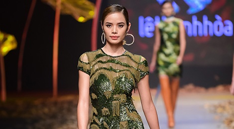Dan mau kieu sa tren duong bang phu la o show Le Thanh Hoa hinh anh