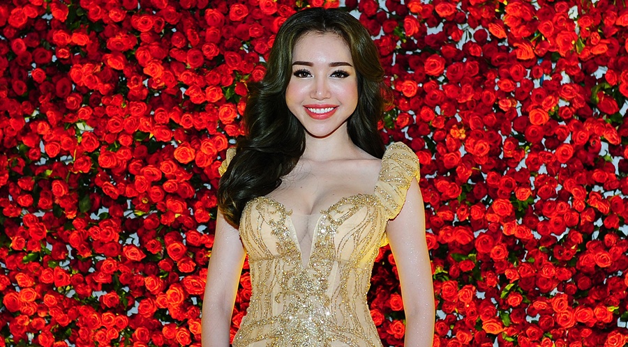 Elly Tran, Le Quyen dien dam xuyen thau di tiec hinh anh