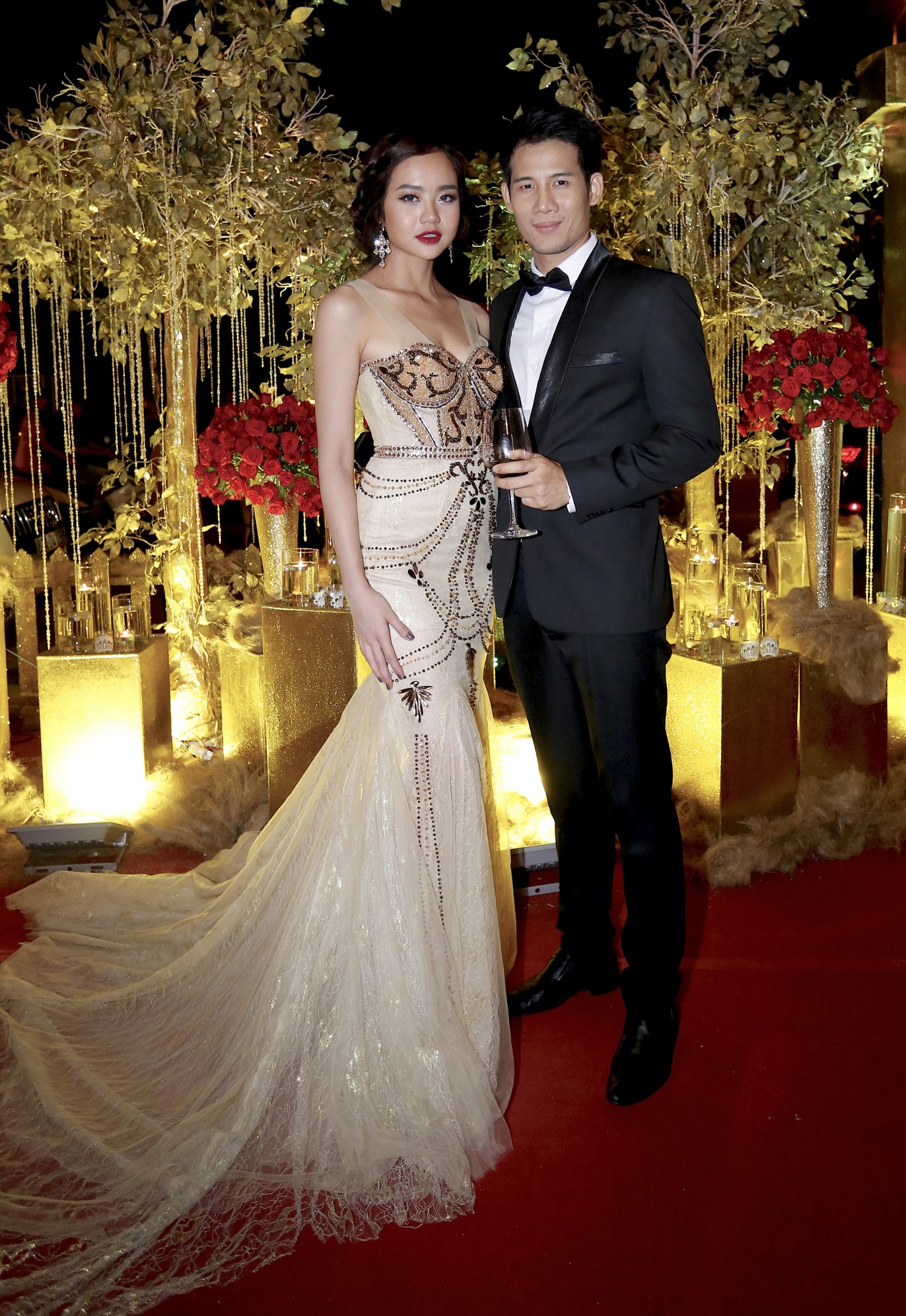 Elly Tran goi cam di tiec anh 7