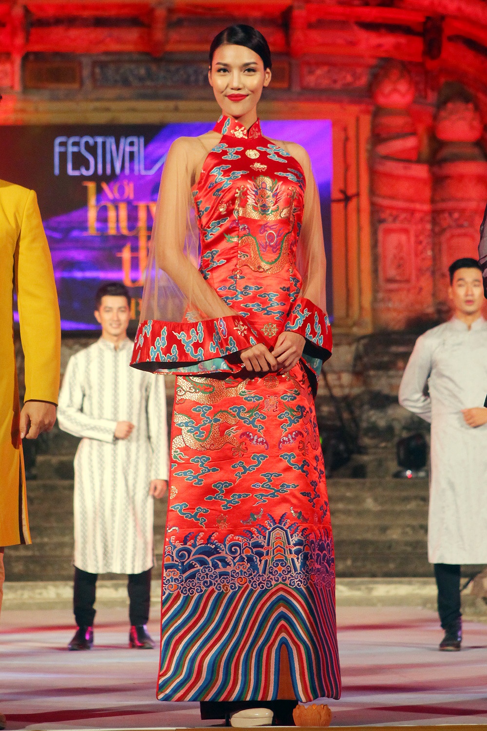 Lan Khue tham gia Festival Hue anh 1