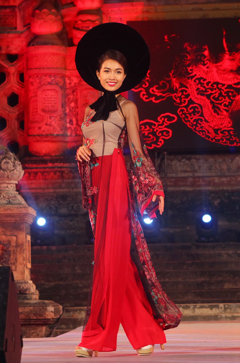 Lan Khue tham gia Festival Hue anh 4