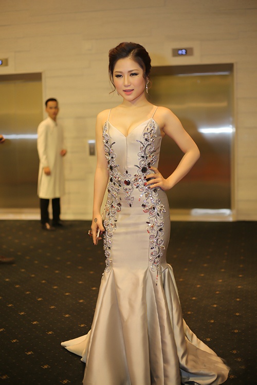 Sao Viet mac xau thang 4 anh 4