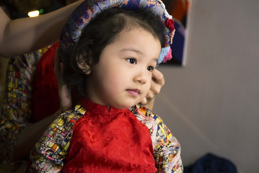 Jennifer Pham vui dua cung con gai hinh anh