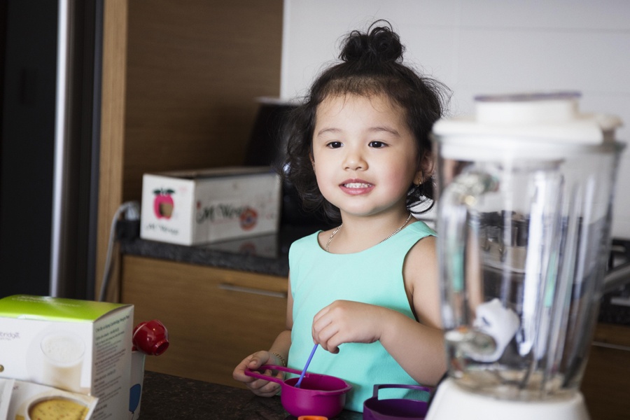 Jennifer Pham va con gai anh 6