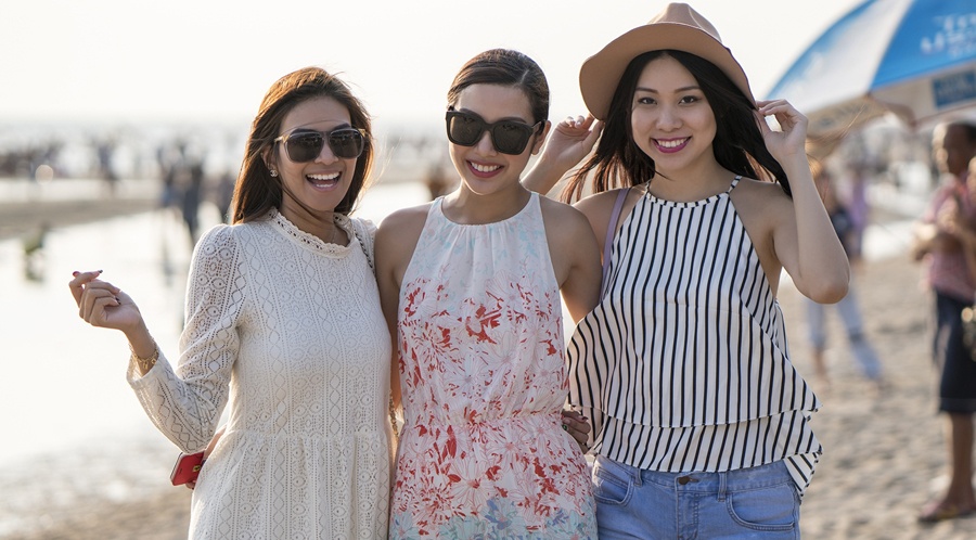 Thuy Van di du lich cung hoa hau Singapore va Thai Lan hinh anh