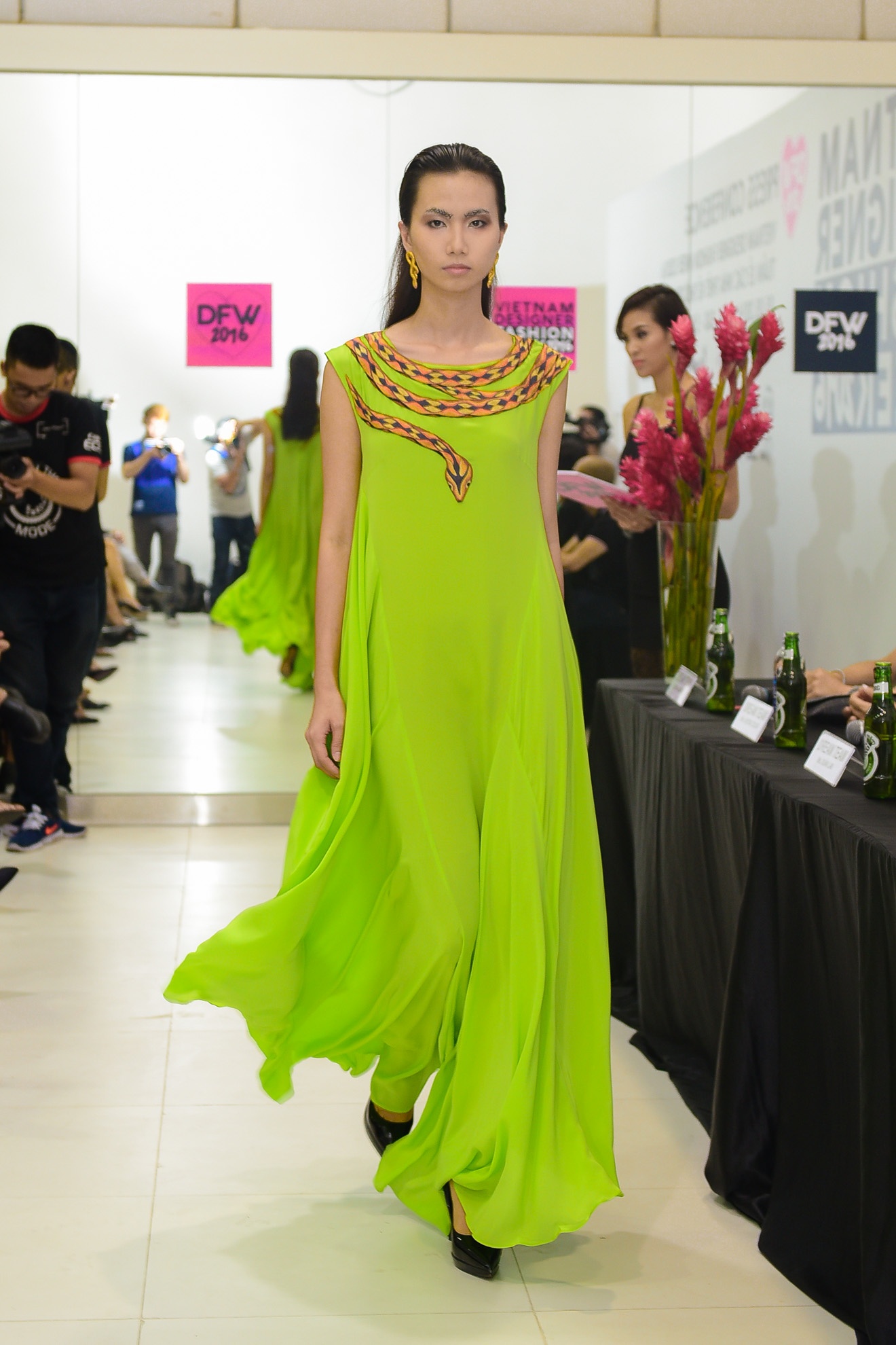 Phuong Mai mac goi cam anh 8