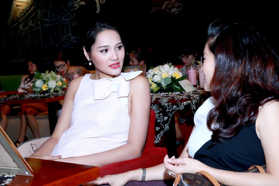 Huong Giang mang bau lan hai anh 5