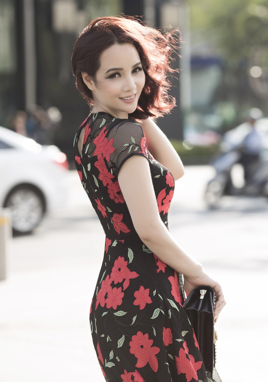 Street style cua Mai Thu Huyen anh 1