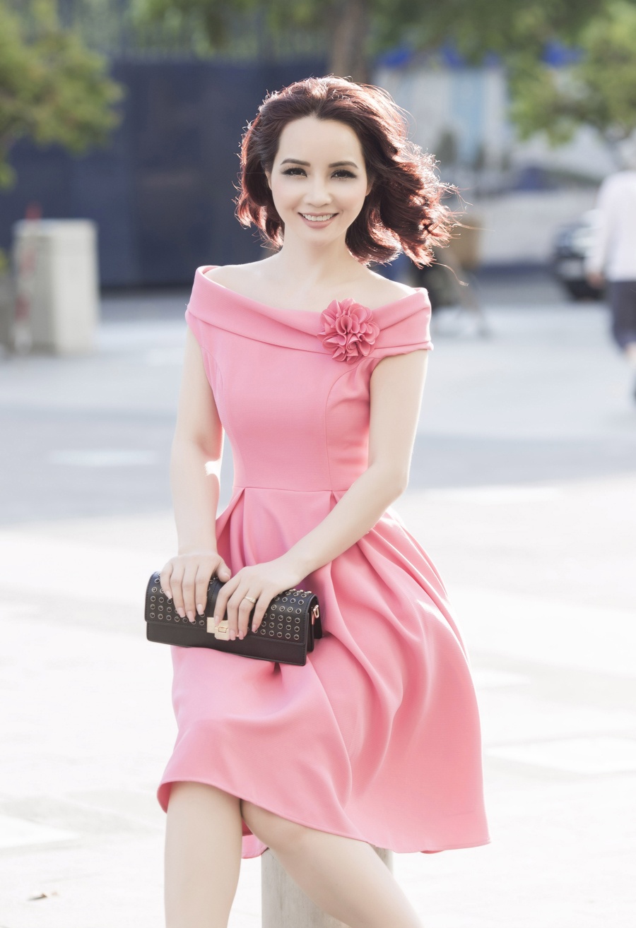 Street style cua Mai Thu Huyen anh 3