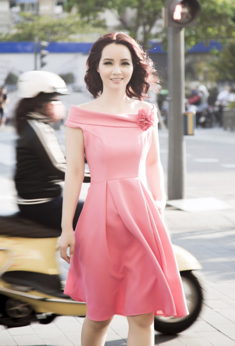 Street style cua Mai Thu Huyen anh 4