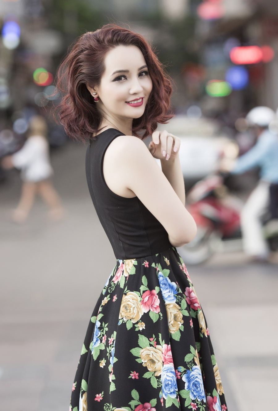 Street style cua Mai Thu Huyen anh 9