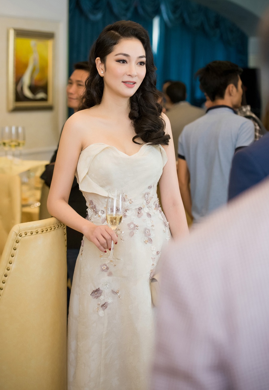 Nguyen Thi Huyen tro lai anh 2