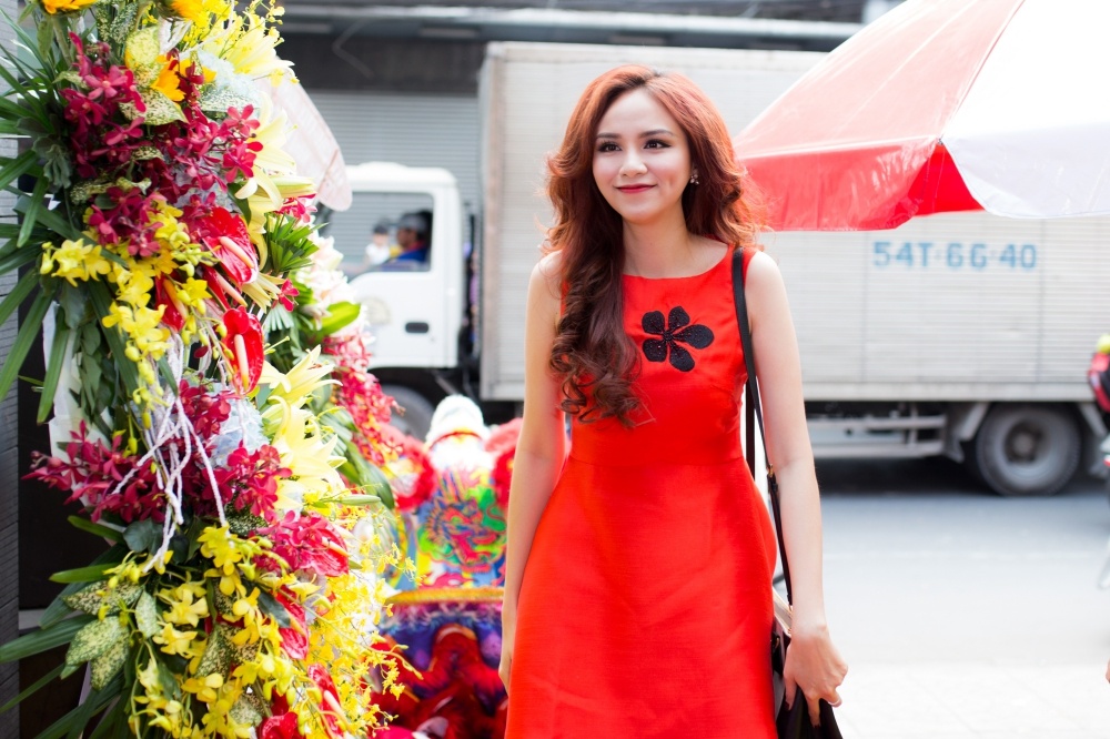 Quynh Mai thi chui anh 3