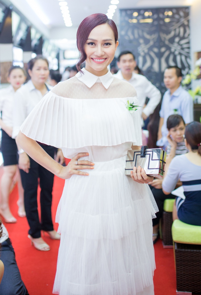 Quynh Mai thi chui anh 6