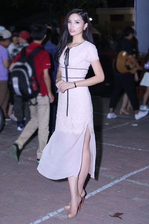 My Tam,  Jennifer Pham vao nhom sao dep anh 2