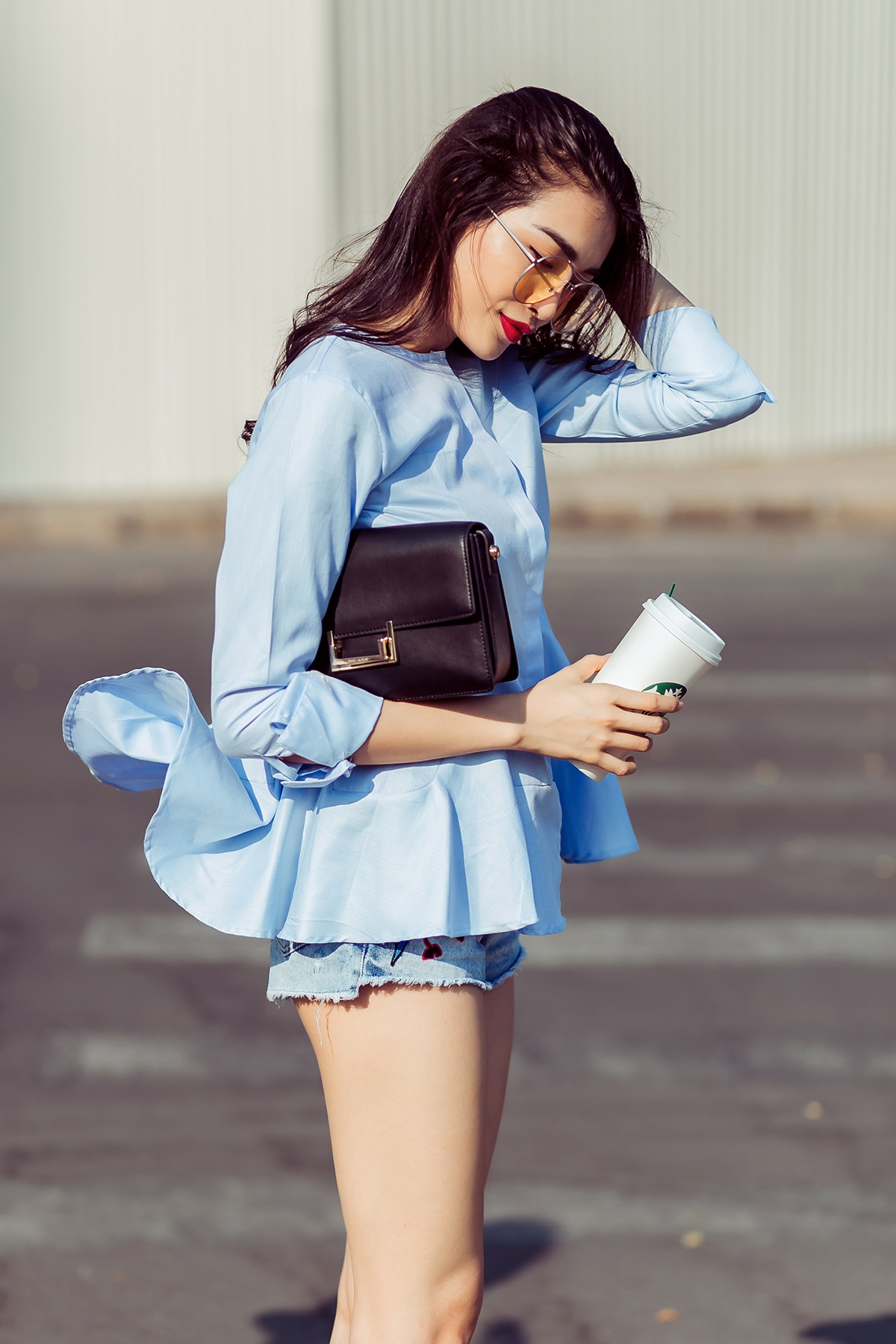 Á hậu Lệ Hằng khoe chân dài trên phố ảnh 3 A hau Le Hang khoe chan dai tren pho anh 3