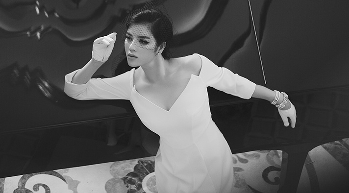 Ly Nha Ky kieu sa trong lau dai trang le hinh anh