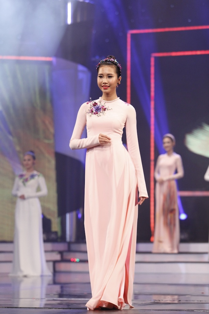 Quynh Chau dan dau Hoa khoi Ao dai anh 3