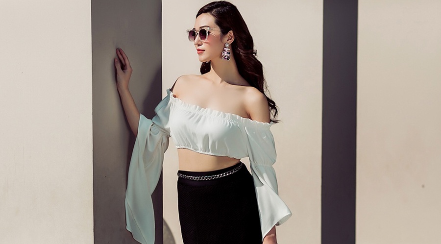 Khanh My khoe duong cong khi xuong pho Sai thanh hinh anh