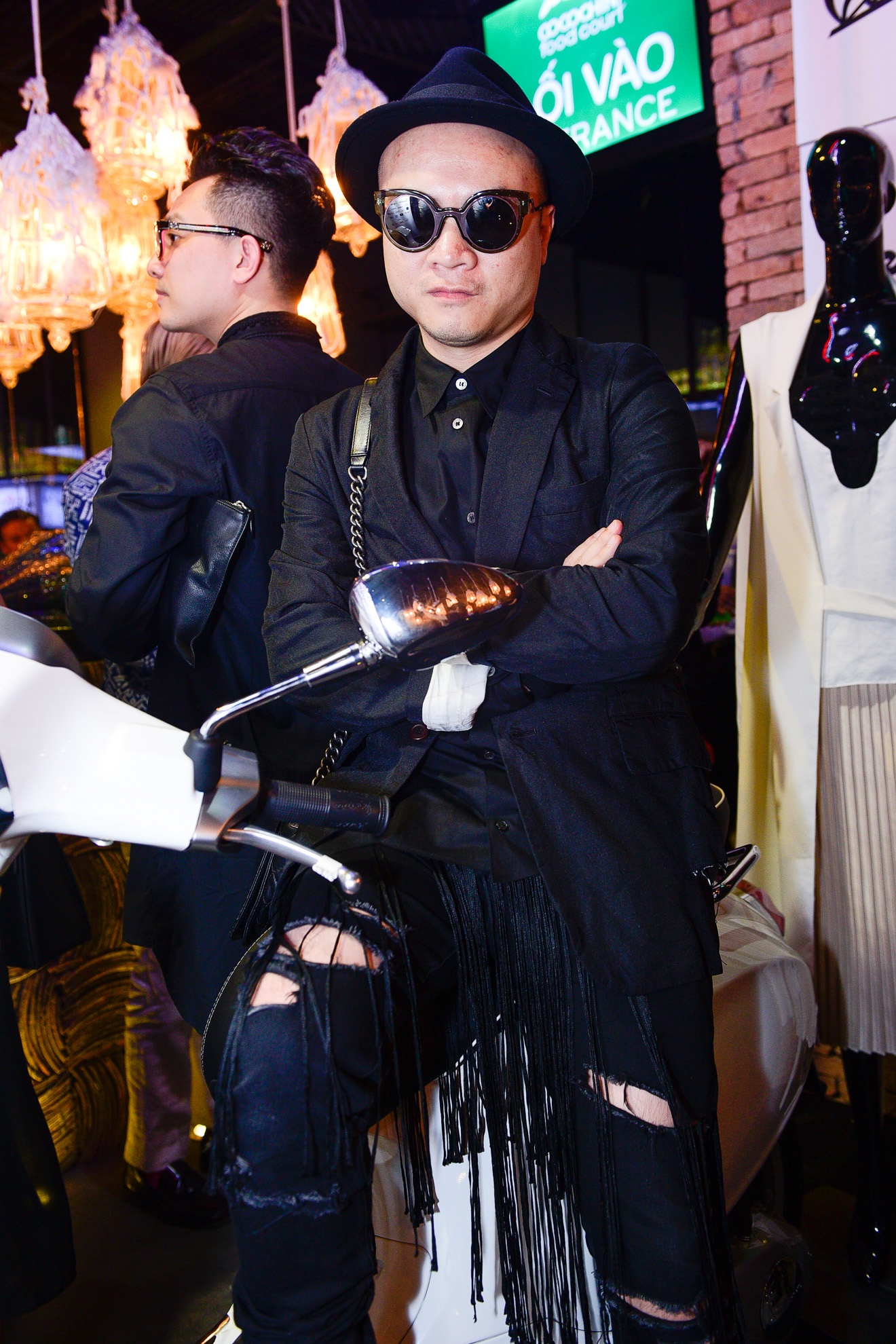 Ngo Thanh Van doi non quai thao anh 11