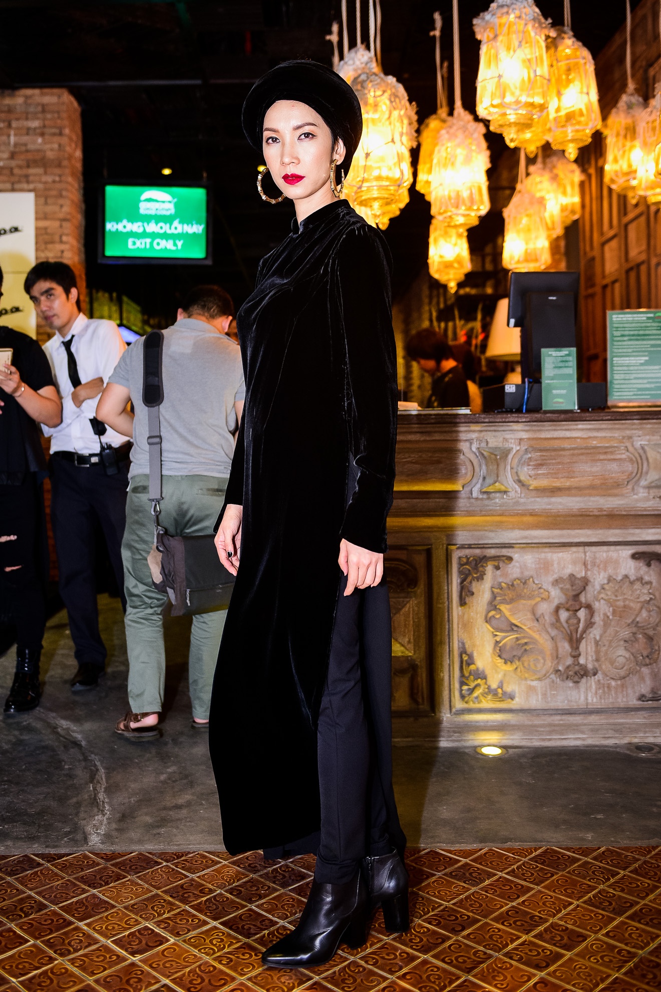 Ngo Thanh Van doi non quai thao anh 13