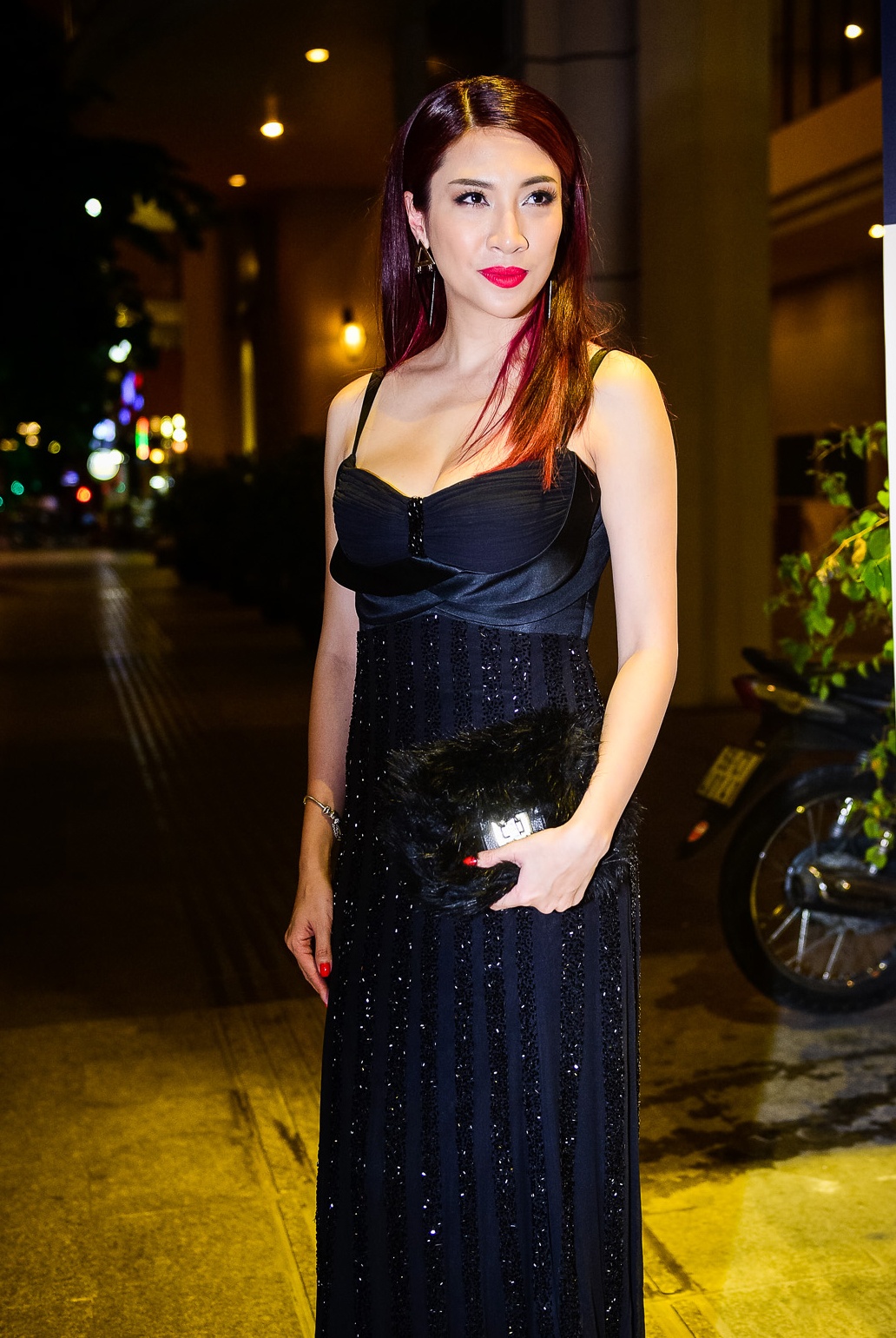 Ngo Thanh Van doi non quai thao anh 15