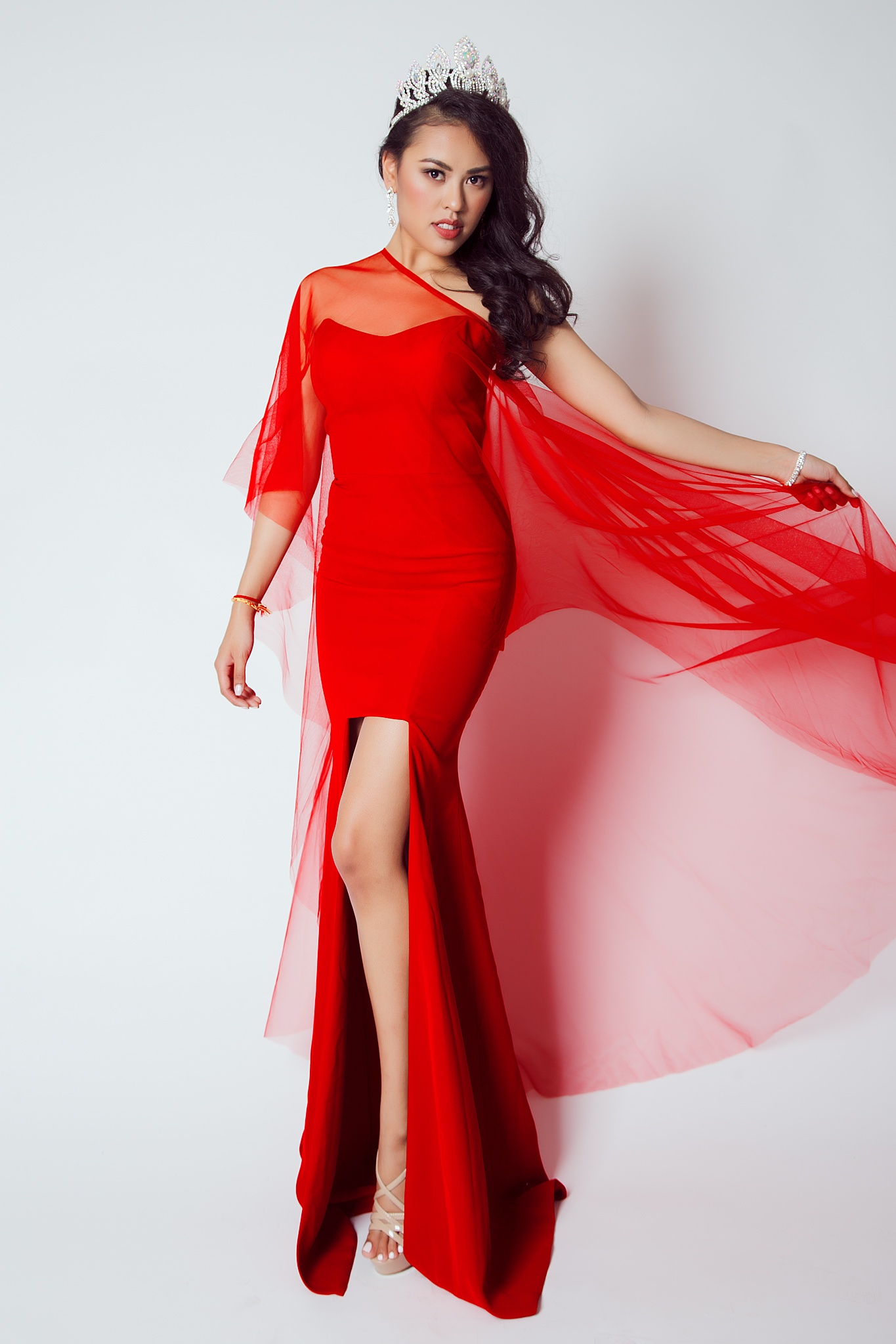 Ha Anh quyen ru ben Hoa hau Toan cau anh 4