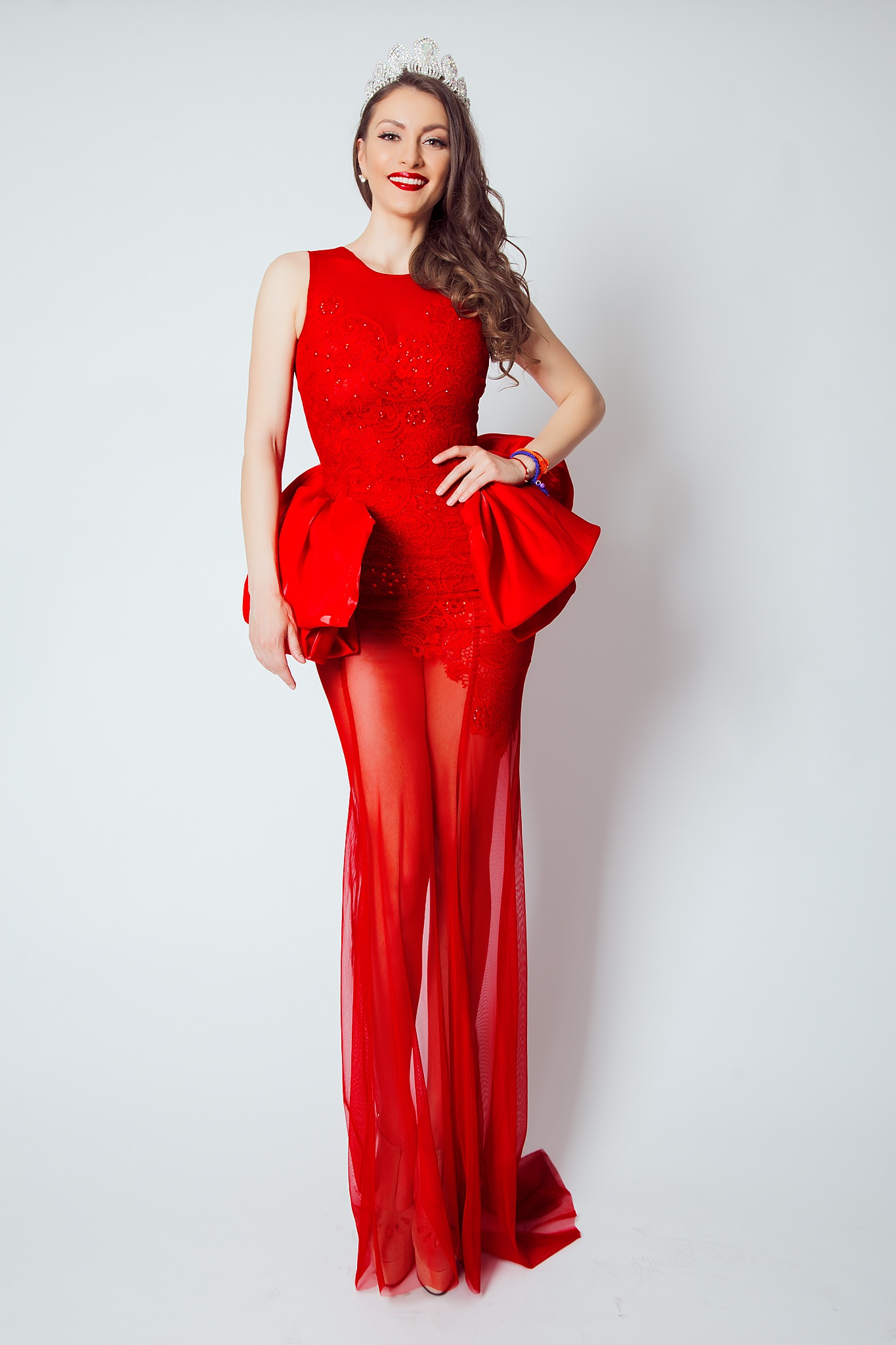 Ha Anh quyen ru ben Hoa hau Toan cau anh 5